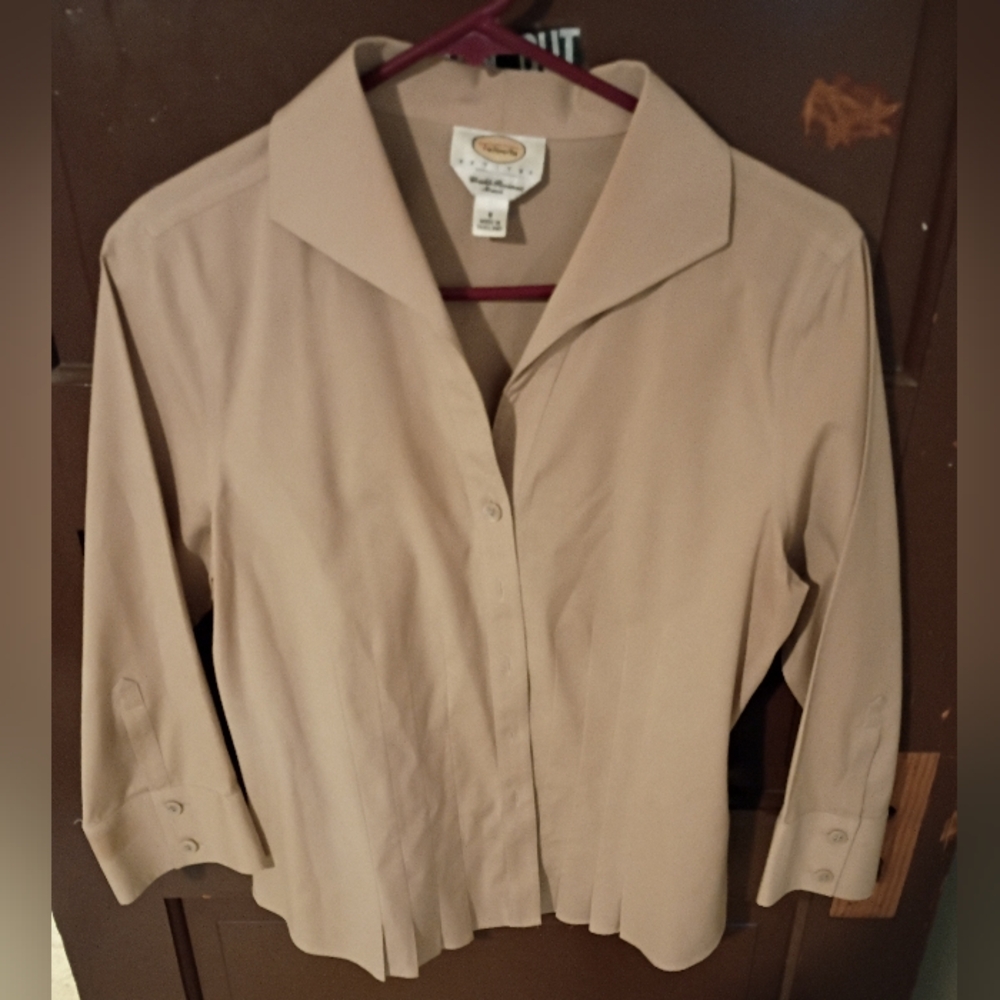 EUC Talbots Petites Cream PLeated Collard Button Down Top 8P
